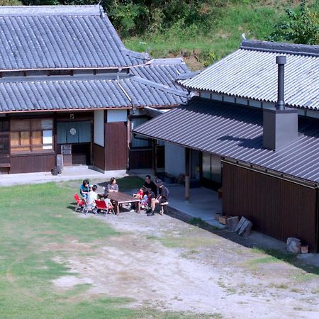 猫と図書館のある宿 草地家 Kusachike Minamiawaji Buitenkant foto