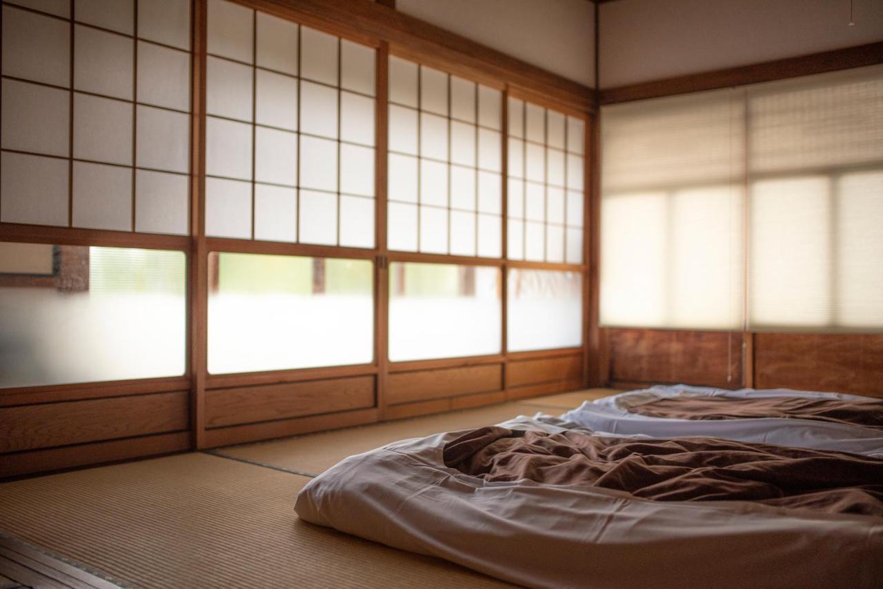 猫と図書館のある宿 草地家 Kusachike Minamiawaji Buitenkant foto