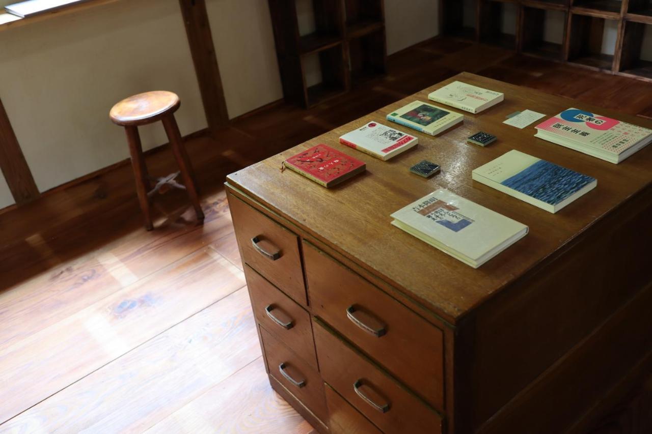 猫と図書館のある宿 草地家 Kusachike Minamiawaji Buitenkant foto
