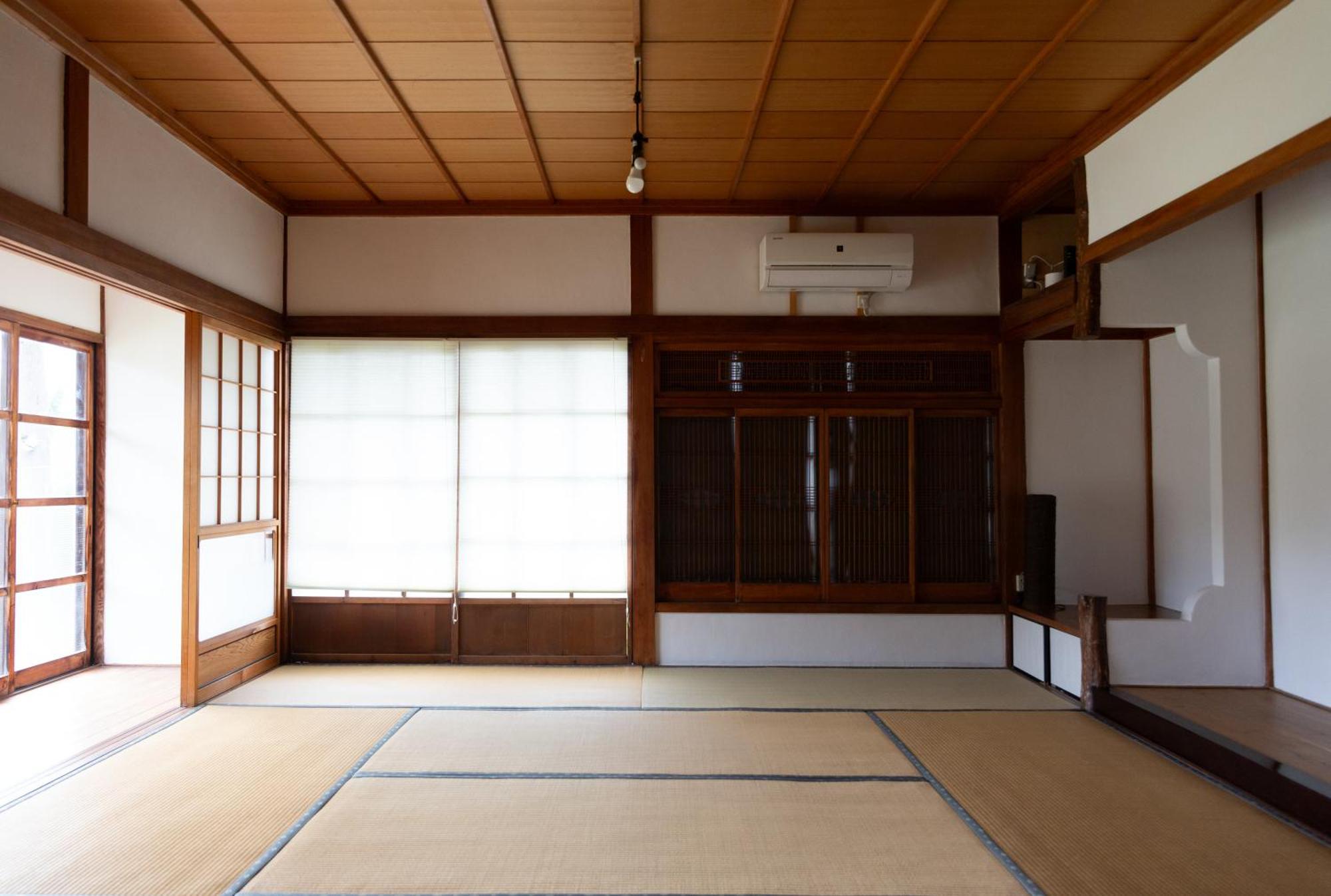 猫と図書館のある宿 草地家 Kusachike Minamiawaji Buitenkant foto