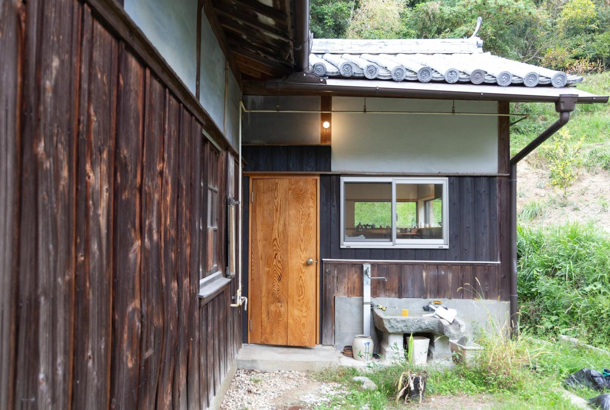 猫と図書館のある宿 草地家 Kusachike Minamiawaji Buitenkant foto